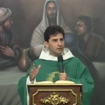 Padre Rafael Fornasier celebrou missa na TV Século 21
